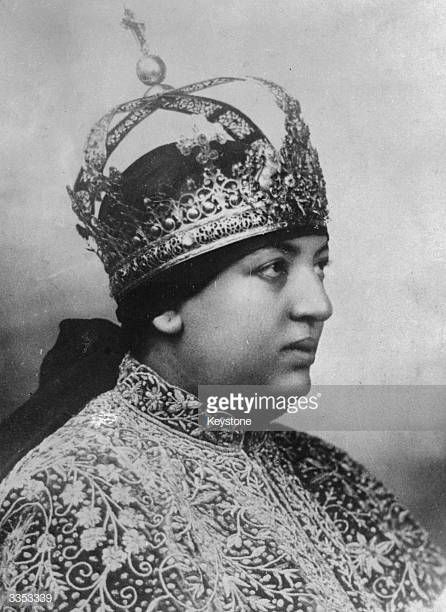 Empress Menen of Ethiopia the wife of Haile Selassie I History Of Ethiopia, Ethiopian People, Jah Rastafari, Lion Photography, Black Royalty, Haile Selassie, African Royalty, Church Pictures, Royal Crowns