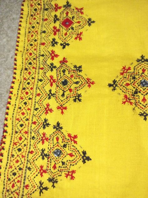 New hand made design/ sindhi embroidery Kacha Tanka Embroidery Designs, Blochi Design, Kutchi Embroidery, Sindhi Embroidery, Poetry Photos, Embroidery Suit, Dress Designing, Hand Embroidery Dress, Kantha Embroidery