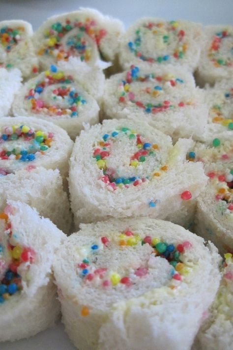 fairy bread rolled up Easy Kids Party Food, Kids Party Food Easy, Easy Kids Party, Kids Tea Party, Fairy Bread, Fairy Tea Parties, Princess Tea Party, Dessert Party, Tea Party Food
