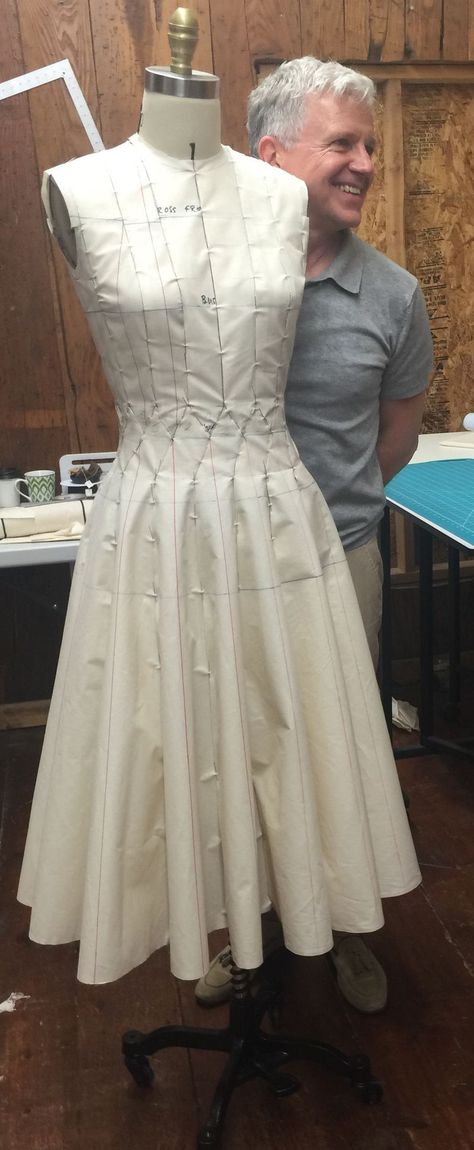 A Master Draping Class..... — A Challenging Sew Fashion Sewing, Draping Techniques, Fashion Draping, Pattern Draping, Draping Fashion, Design Moda, Couture Sewing, Dress Sewing Patterns, Mode Inspiration