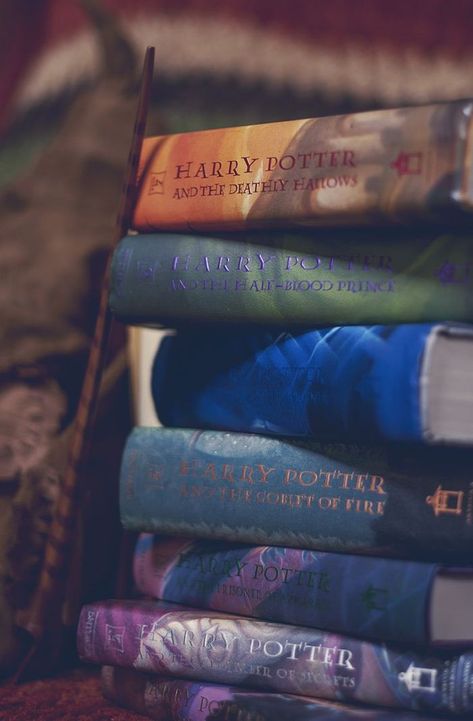 all-seven-books-stacked-together-cute-harry-potter-wallpapers-wand-next-to-them Meme Harry Potter, Hery Potter, Wallpaper Harry Potter, Tapeta Harry Potter, Harry Potter Wall, Harry Potter Background, Buku Harry Potter, Images Harry Potter, Why Read