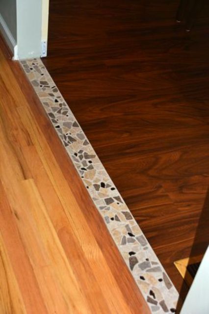 Accent tile transition between the hardwood in the dining room and the vinyl planking in the kitchen Tile Transition, Transition Flooring, Wood Floor Design, Hardwood Floor Colors, Dining Room Floor, Dining Room Remodel, Casa Country, Border Tiles, Kitchen Floor Tile