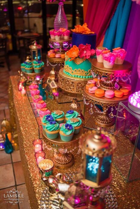 Arabian Nights Cake Ideas, Hindu Party Decoration, Arabian Nights Sweet 16 Party, Moroccan Nights Party, Moroccan Party Theme, Arabian Nights Cake, Arabian Nights Quinceanera Theme, Arabic Theme Party, Arabic Night Party Ideas