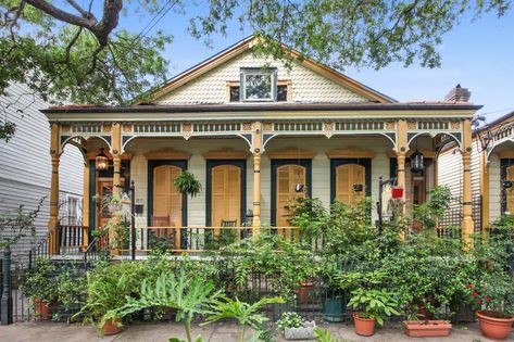 Creole Cottage House Plans, American Cottage, New Orleans Architecture, Creole Cottage, Louisiana Homes, New Orleans Homes, Garden District, Cottage House Plans, Sims House