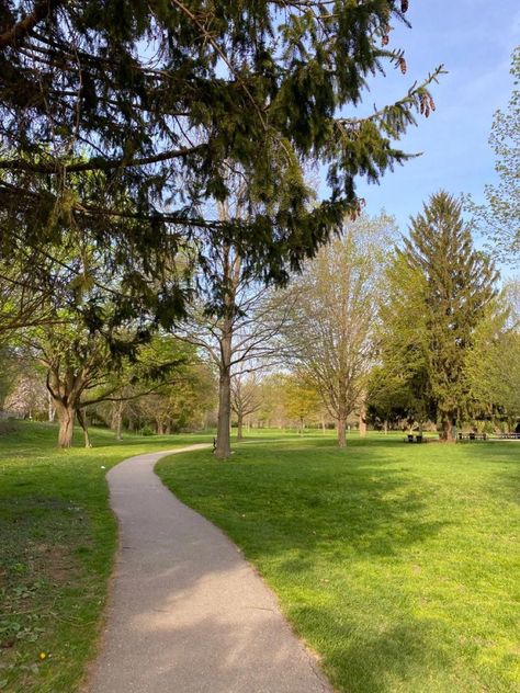 Walking, running, living Nature, Long Walk Aesthetic, Walking In Nature Aesthetic, Long Walks Aesthetic, Morning Walks Aesthetic, Walking Pics, Walk In Park, Walks Aesthetic, Walking In Park