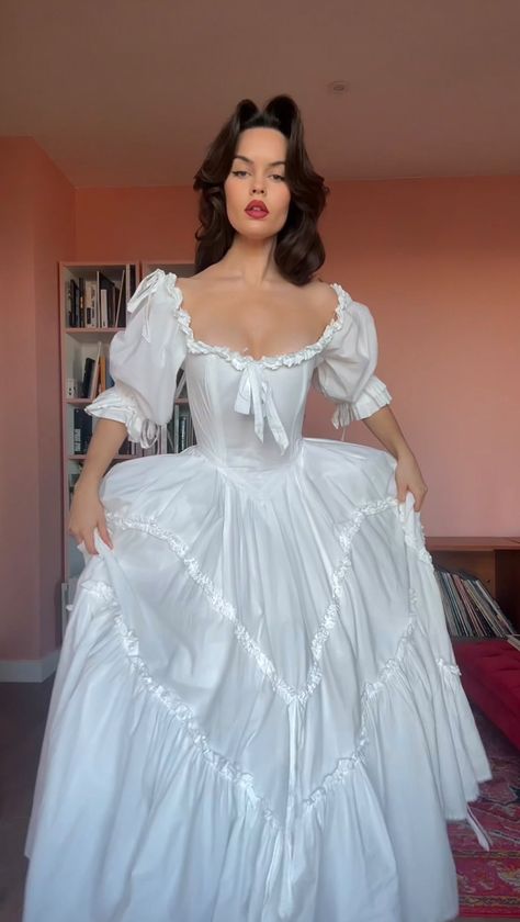 Farie Wedding Dress, Laura Ashley Wedding Dress Vintage, How To Dress Italian Womens Fashion, Romantic Vintage Dress, Leg Of Mutton Sleeve Dress, Romantic Dress Outfit, Fashion Inspo Dresses, Kitschy Wedding Dress, Milkmaid Wedding Dress