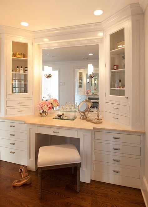 Vanity layout (note glass cabinets, lighting with can lights in ceiling and sconces on mirrors.) My future master bedroom will have a vanity :) Make Up Vanities, Reka Bentuk Dapur, Makeup Tables, Rangement Makeup, Makeup Vanities, Closet Vanity, Vanity Bedroom, Eid Cards, Vanity Room