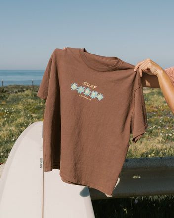 Super Bloom Retro Surf Tee - Surf Locos Surf Clothing Aesthetic, Retro Inspo Outfits, 80s Surf Fashion, Retro Surf Outfit, Vintage Surf Tee, Summer T-shirts, Surf Merch, Surf Aesthetic Outfit, Retro Outfits Aesthetic