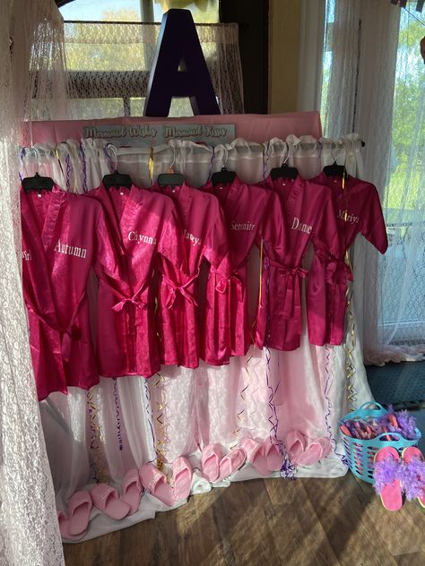 Pyjamas Birthday Party, Simple Slumber Party Ideas, Barbie Theme Hotel Party, Princess Theme Sleepover, Pink Spa Party Ideas, Spa B Day Party Ideas, Thirteen Birthday Party Ideas Sleepover, Backyard Slumber Party Ideas, Hotel For 12 Birthday