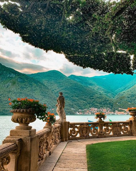 Sarah on Instagram: “One of the highlights of our visit to Lake Como was visiting the gorgeous gardens of Villa del Balbianello. The property was originally a…” Lake Como Villa Balbianello, Lake Como Gardens, Lake Como Photography, Villa De Balbianello, Balbianello Villa, Lake Como Painting, Villa Del Balbianello Wedding, Lake Como Aesthetic, Italy Lake Como