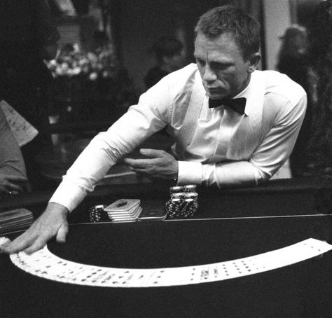 Casino Royale Las Vegas, James Bond Aesthetic Wallpaper, James Bond Tuxedo, 007 Style, James Bond Casino, James Bond Casino Royale, 007 Casino Royale, Daniel Graig, James Bond Style