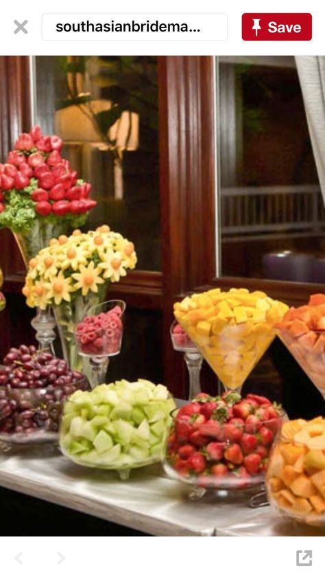 Breakfast Brunch Party, Party Food Bars, Edible Fruit Arrangements, Fruit Buffet, Catering Food Displays, Fruit Platter Designs, Fruit Creations, Venomous Snakes, Catering Ideas Food