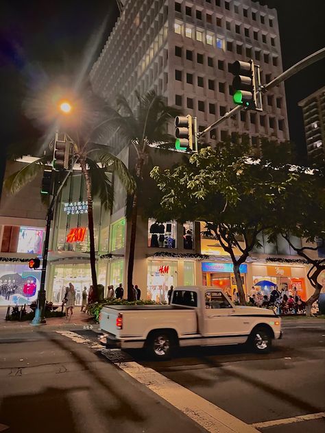 Hawaii City Life, Honolulu Hawaii Downtown, Honolulu At Night, Honolulu Hawaii Aesthetic City, Hawaii Night Aesthetic, Hawaii College Aesthetic, Honolulu Aesthetic, Honolulu Hawaii Aesthetic, Hawaii At Night