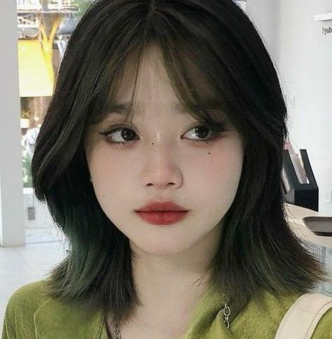 Huyh Ylam Hair, Wolfcut Chubby Face, Asian Round Face Haircuts, Korean Haircut For Chubby Face, Chubby Short Hair, Haircut For Chubby Girls, Chubby Face Makeup, Short Hair For Round Face Chubby, Asian Short Hair Round Face