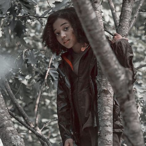 Rue From Hunger Games, Rue Aesthetic Hunger Games, Rue Hunger Games Aesthetic, Rue Barnette, The Hunger Games Rue, Rue The Hunger Games, Hunger Games Pfp, Hunger Games Icons, Prim Hunger Games