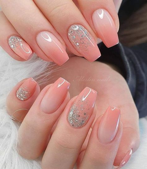 With so many innovative nail extension and nail color application methods available, sometimes it’s really hard to make the best choice. Coral Ombre Nails, Uñas Color Coral, Coral Nail Art, Coral Pink Nails, Peach Colored Nails, Hard Gel Nails, Square Nail, Elegant Nail, Peach Nails