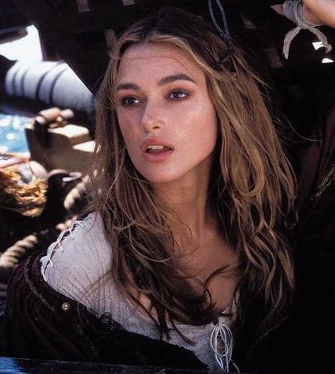 2000s on Twitter: "keira knightley in pirates of the caribbean: the curse of the black pearl. she was 17. (2003)… " Kira Knightly, Keira Knightley Pirates, Elisabeth Swan, Kiera Knightly, Kaptan Jack Sparrow, Elizabeth Swann, Desain Buklet, Keira Knightly, I Love Cinema