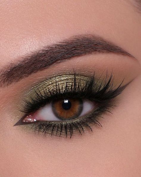 Bronze And Green Eye Makeup, Brown Eyes With Green Eyeliner, Make Up For Hazelnut Eyes, Everyday Green Eye Makeup, Olive Eye Makeup, Olive Complexion Makeup, Olive Green Eye Makeup, Eye Makeup Hazel Eyes, Green Wedding Makeup