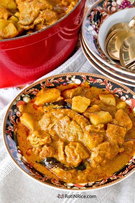 Thermomix, Chicken Capers, Malaysian Chicken Curry, Chicken And Potato Curry, Malaysian Chicken, Chicken Roti, Malaysian Curry, Whole Spices, Malay Food