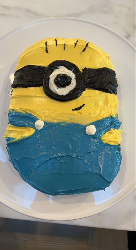 Cake Ideas Funny Easy, Funny Cake Decorating Ideas Easy, Cake Designs Funny Easy, Easy Funny Cake Ideas, Minion Cake Funny, Silly Cake Designs, Cake Decorating Ideas Funny, Funny Cakes To Make, Cake Funny Design