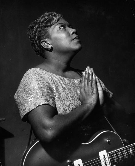 The gospel-singing, guitar-shredding woman who invented rock and roll Gillian Gilbert, Sister Rosetta Tharpe, Rosetta Tharpe, Historic Women, Chris Ware, Female Drummer, The Godmother, Meg White, Singer Art