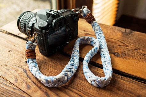 Be inspired to make a strap for your camera by checking out this roundup of 12 simple DIY camera straps. #["Roundup", "camera", "DIY Camera Strap", "crafting", "Sewing & Upholstery", "fabric", "yarn & string", "leather"] Camera Strap Diy, Diy Camera Strap, Diy Bag Strap, Camera Ideas, Digital Camera Accessories, Dslr Photography Tips, Diy Camera, Leather Camera Strap, Diy Braids