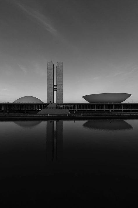 The National Congress of Brazil by Oscar Niemeyer | ArchEyes Oscar Niemeyer, Rio De Janeiro, Le Corbusier, Oscar Niemeyer Architecture, Science Park, Tower House, Iconic Buildings, Urban Environment, City Design