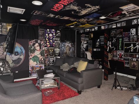 Room Ideas For Metalheads, Cool Rooms Grunge, Mcr Room Ideas, Punk Rock Home Interiors, Grunge Gamer Room, Heavy Metal Bedroom Ideas, Grunge Basement Bedroom, Punk Rock Interior Design, Grunge Basement Aesthetic