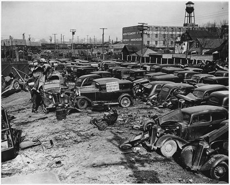 Take a virtual trip through time to learn more about the history of car production in and around Detroit. Rare Photos, Detroit Cars, Detroit Motors, Car Memorabilia, Detroit History, Abandoned Cars, Automobile Industry, Car Dealership, Great Lakes