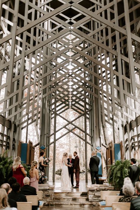 Moody Vintage Thorncrown Chapel Wedding in Eureka Springs, Arkansas | Junebug Weddings Eureka Springs Arkansas Wedding, Thorncrown Chapel Wedding Photos, Eureka Springs Wedding, Thorncrown Chapel Eureka Springs, Thorncrown Chapel Wedding, Chapel Design, Wicker Wedding, Arkansas Elopement, Thorncrown Chapel