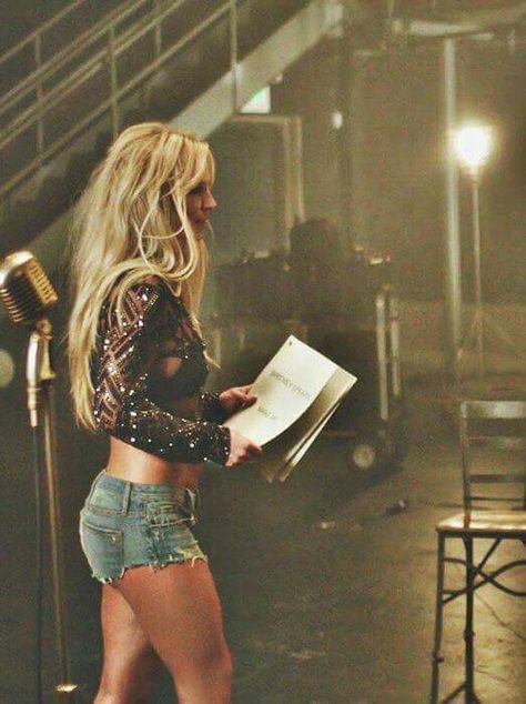 Britney Spears Britney Spears Body, Britney Spears Music, Britney Spears Gif, Brittany Spears, Britney Spears Pictures, Britney Jean, Queen B, Beauty Icons, Female Singers