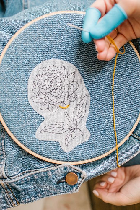 hand embroidered denim DIY Hand Embroidered Denim, Diy Embroidery Shirt, Diy Broderie, Pola Sulam, Diy Tags, 자수 디�자인, Denim Diy, Shirt Embroidery, Hand Embroidery Stitches