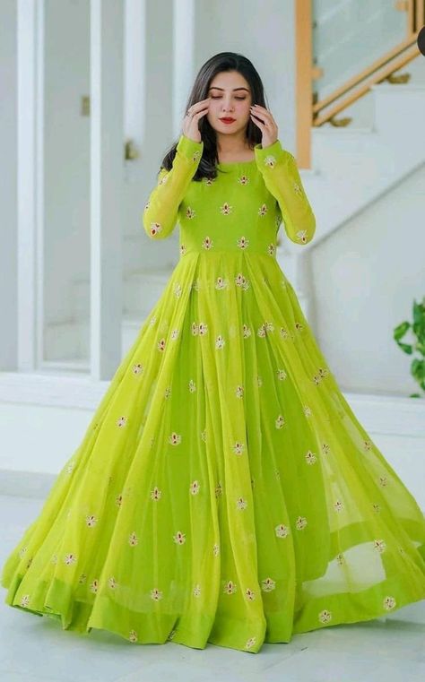 Frock Designs For Women, Frock Models, डिजाइनर कपड़े, Long Frock Designs, Simple Frock Design, Simple Frocks, Long Gown Design, Chiffon Frocks, Anarkali Dress Pattern