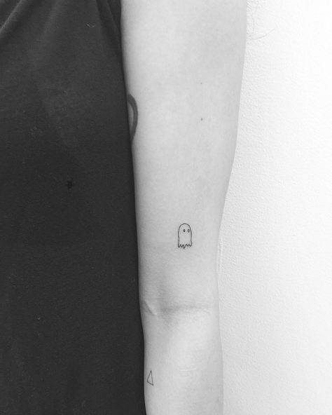 a cute little stereotypical ghost                                                                                                                                                                                 More Ephemeral Tattoo, Jonboy Tattoo, Minimalist Tattoo Meaning, Petit Tattoo, Dibujos Tattoo, Jon Boy, Ghost Tattoo, Shape Tattoo, Muster Tattoos