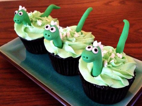 Dinosaur cupcakes by Random Acts of Sweetness, via Flickr Men Cupcakes, Dinosaur Cupcakes, Dino Cake, Dinosaur Birthday Cakes, Cupcakes For Boys, Kid Cupcakes, Dinosaur Themed Birthday Party, Dino Birthday Party, Creative Cupcakes