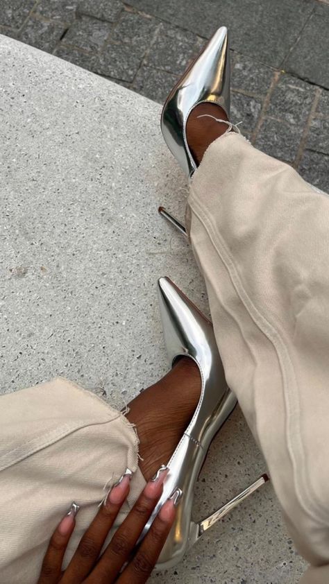 Bougie Outfits, Outfit Elegantes, Mode Hipster, Trendy Heels, Best Friend Outfits, Heels Outfits, Girly Shoes, Shoe Inspo, Cute Heels