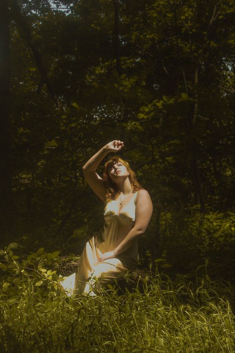 Fairy Vibes Photoshoot, Women Walking Photography, Ethereal Nature Photoshoot, Ethereal Nature Photography, Adam And Eve Photoshoot Ideas, Photography In Nature Portrait, Ethereal Woods Photoshoot, Photo References For Painting, Ethereal Aesthetic Photography