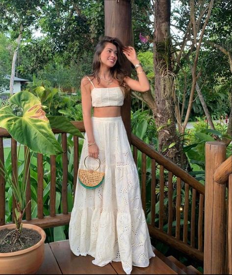 22th Birthday, White Lace Prom Dress, Mode Grunge, Beachy Outfits, Estilo Hippy, Badass Aesthetic, Beachwear Fashion, Looks Party, Casual Day Outfits