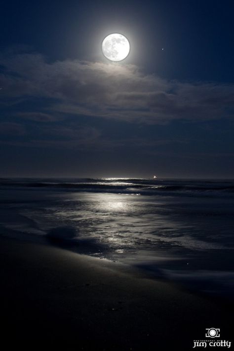 Ocean Night, Night Sky Moon, Night Beach, Ocean At Night, Beach At Night, Beach Night, Sky Moon, Moon Pictures, Moon Photography