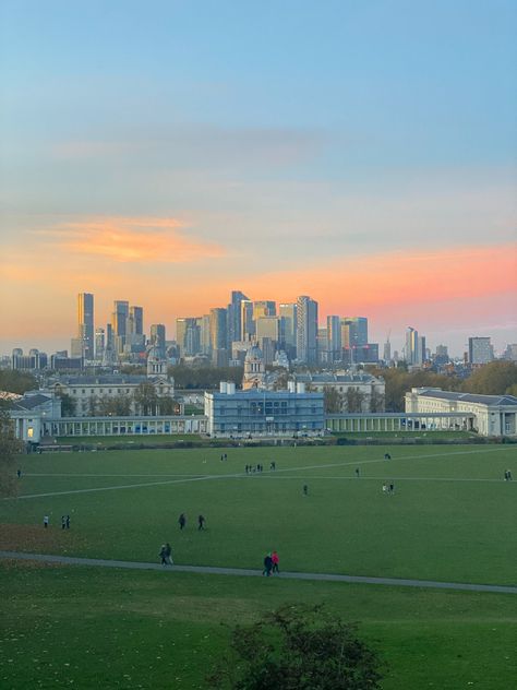 Bonito, London At Sunset, London Walks Aesthetic, Sunsets In London, Greenwich London Aesthetic, Greenwich Park London, St Johns Wood London, Sunset In London, London Sunset Aesthetic