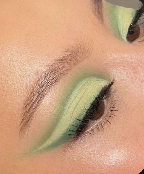 Green Euphoria Makeup, Sage Green Eye Makeup, Light Green Eye Makeup, Sage Green Makeup Look, Light Green Makeup, Green Fairy Makeup, Under Eye Shadow, Green Makeup Looks, Green Eyeshadow Looks