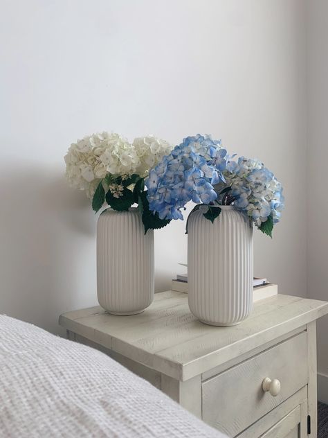 Costal Blue Aesthetic, Floral Coastal Bedroom, Floral Blue Bedroom, Coastal Granddaughter House Aesthetic, Coastal Granddaughter Bathroom Aesthetic, Coastal Summer Bedroom, Costal Granddaughter Decor, Hamptons Bedroom Aesthetic, Light Blue And White Room Aesthetic