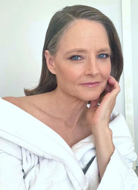 Jody Foster, Charlotte Tilbury Magic Cream, Fresh Makeup Look, Neutral Eyes, Fresh Makeup, Flawless Foundation, Jodie Foster, Lips Shades, Juicy Lips