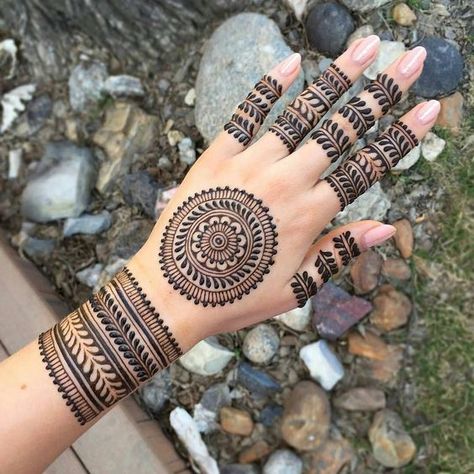 Full Hand Mehndi Designs For Kids, Front Mehndi Designs Simple, Round Mehndi Design, Traditional Mehndi Designs, Indian Henna Designs, Mehendhi Designs, Tato Henna, मेहंदी डिजाइन, Indian Mehndi Designs