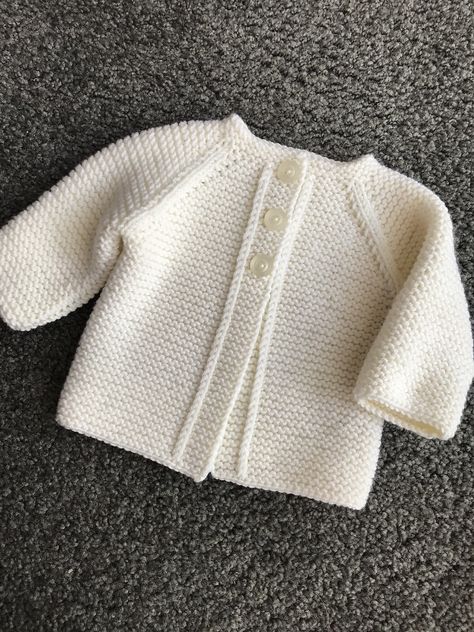 Stickbeskrivning Barn, Cardigan Til Baby, Free Baby Sweater Knitting Patterns, Kids Sweater Pattern, Baby Jackets Pattern, Baby Cardigan Knitting Pattern Free, Baby Cardigan Pattern, Baby Hat Knitting Pattern