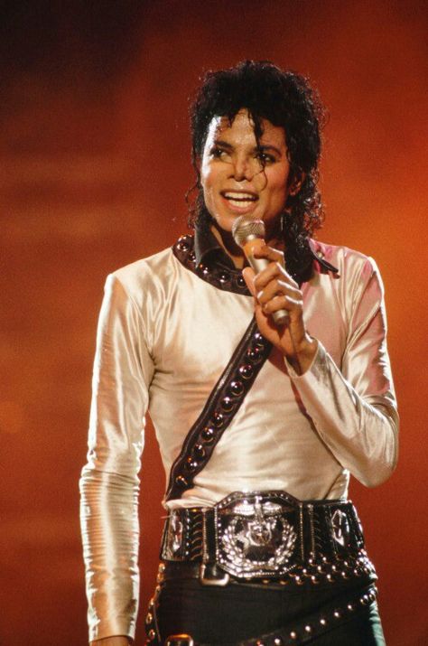 MJ Mj Bad, The Entertainer, Jackson Bad, Photos Of Michael Jackson, Joseph Jackson, Michael Jackson Bad, King Of Pop, Michael Jackson Pics, King Of Music