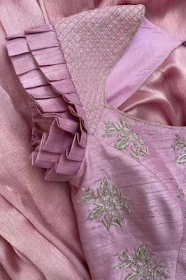 Short Hands Blouse Designs Latest, Prill Blouses, Short Hand Designs For Blouses, Dress Blouse Outfit, Clothes Transformation, Latest Saree Blouse Designs, Ruffle Blouse Designs, 50 Blouse Designs, Latest Saree Blouse