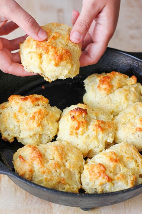 Air Fryer Drop Biscuits, Easy Drop Biscuit Recipe, Drop Biscuit Recipe, Brekkie Ideas, Homemade Drop Biscuits, Buttermilk Drop Biscuits, Easy Drop Biscuits, Baker Bettie, Quick Rolls