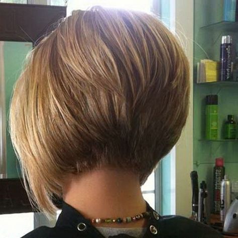 Best Inverted Bob Hairstyles - Inverted Bob Haircuts Ideas Back Of Bob Haircut, Bob Haircut Back View, Bob Lung, Bob Hairstyles 2018, Bob Haircut For Round Face, Inverted Bob Haircuts, Stacked Haircuts, Inverted Bob Hairstyles, Stacked Bob Hairstyles