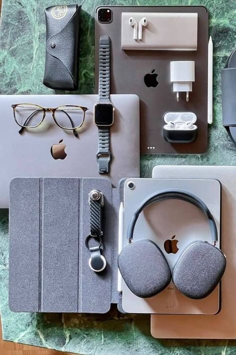 All Apple Products Aesthetic, Apple Products Aesthetic, Gadgets Aesthetic, Apple Gadgets Iphone, Iphone Accessories Gadgets, Προϊόντα Apple, Apple Watch Features, All Apple Products, Iphone Gadgets